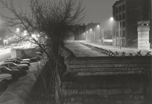Uninhabited Apartment Block Drucke: View over the Berlin Wall in 1985