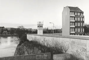 East Germany Photography Drucke: View over the Berlin Wall in 1985