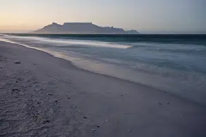 South African Coastline Drucke: View from Bloubergstrand to Table Mountain