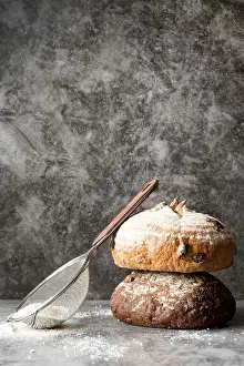 Empty Bakery Scene Drucke: Top view bread tower with flour sieve
