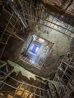 Construction Worker Safety Gear Drucke: View of a building under construction