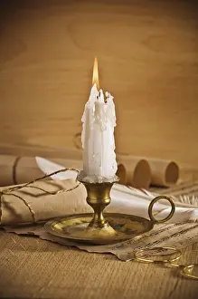 Burning Candle Drucke: View on the burning candle with old notes sheet