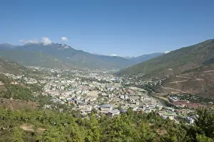 Drucke von Blick von oben auf die Hauptstadt Thimphu, die Himalaya, Königreich Bhutan, Südasien, Asien Bhutan Drucke: Blick von oben auf die Hauptstadt Thimphu.