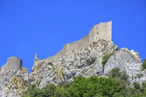Drucke von Blick auf das Katharer Schloss von Peyrepertuse, Duilhac-sous-Peyrepertuse, Département Aude, Frankreich Blick auf das Katharer Schloss von Peyrepertuse, Duilhac-sous-Peyrepertuse, Département Aude Aude Drucke: Blick auf das Katharer-Schloss von Peyrepertuse.