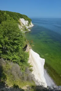 Steep Rock Face Viewpoint Drucke: View of the chalk cliffs on the Baltic Sea
