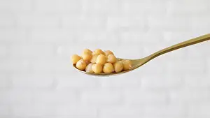 Nutritious Meal Ideas Drucke: Front view chickpeas beans concept