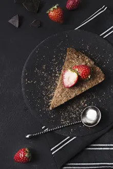 Chocolate Cake Drucke: Top view chocolate cake ready be served