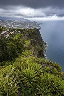 Steep Cliff Views Drucke: View of the cliffs from the viewing platform