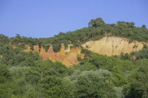 Deserted Rocky Landscape Europe Drucke: View of the Colorado de Rustrel ochre cliffs