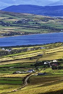 Iveragh Peninsula Landscape Drucke: View from Coomanaspig Pass of meadows
