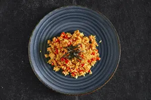 Biological Cultivation Ingredients Drucke: Top view of curry risotto with chicken and bell pepper