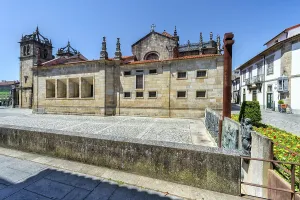 Blue Sky Historic Church Drucke: Side view of Da Se Cathedral