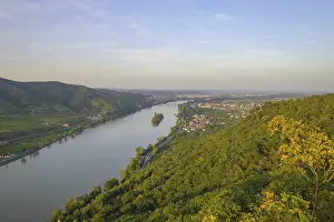 Lower Austria Scenery Drucke: View of the Danube towards Krems