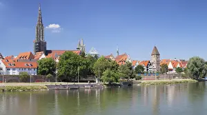 Gothic Church Architecture Drucke: View over the Danube to the Munster