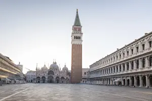 Venice Italy Landmarks Drucke: View over deserted St. Mark's Square with St