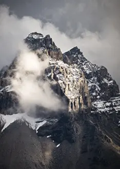Mountain Range Drucke: Detail view, dramatic light atmosphere on the mountain