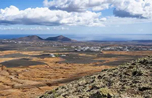 Deserted Farmland Spain Drucke: View of dry volcanic landscape with fields