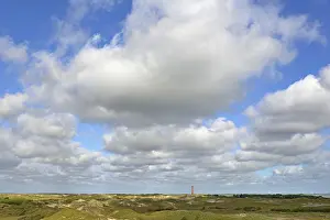 Deserted Dune Landscape Drucke: View over dunes with Norderney lighthouse