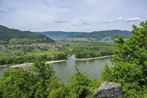 Historic Fortification Austria Drucke: View from Durnstein castle in spring