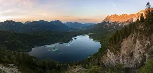 Eibsee Lake View Drucke: View over the Eibsee lake at sunset