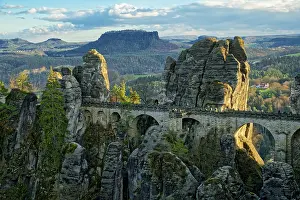 Saxony Tourist Attraction Drucke: View from the Ferdinandstein to the Bastei bridge