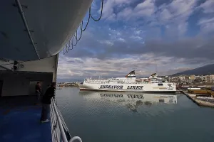 Ferryboat Traffic Europe Drucke: View from a ferry of the harbor with ships and dramatic clouds