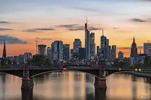 European Townscape Photography Drucke: View from the Floserbrucke over the river Main