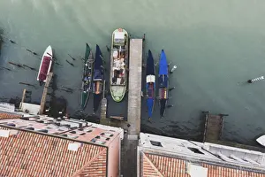 Unesco World Heritage Site Aerial Drucke: Top view on a gondolas and boats docking