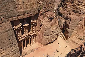 Rock Carved Treasure House Drucke: View from above into the gorge Siq