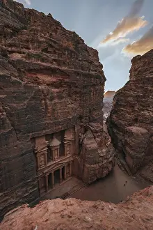 Rock Carved Treasure House Drucke: View from above into the gorge Siq