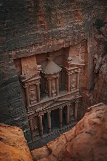 Al Khazneh Facade Drucke: View from above into the gorge Siq