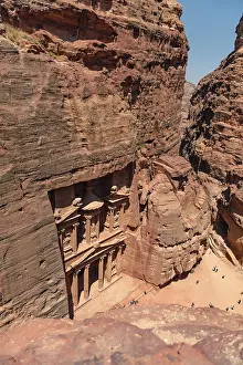 Al Khazneh Facade Drucke: View from above into the gorge Siq