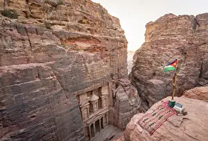 Rock Carved Treasure House Drucke: View from above into the gorge Siq