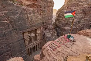 Rock Carved Treasure House Drucke: View from above into the gorge Siq
