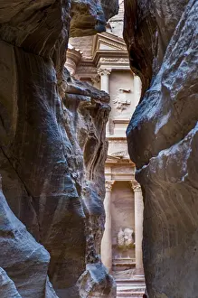 Petra Treasury Drucke: View through the gorge to the Treasury