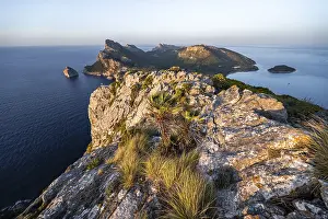 Cap Formentor Evening Light Drucke: View of headland with cliffs and sea