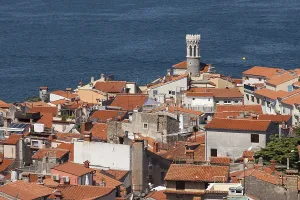 Historic Centre View Drucke: View of the historic centre with lighthouse