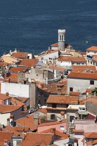 Eastern Europe Architecture Drucke: View of the historic centre with lighthouse
