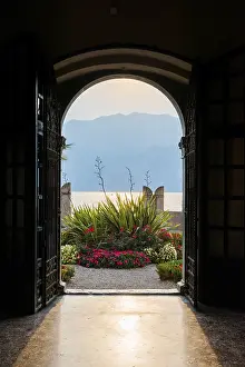 Waterfront Villa Building Drucke: View from the inside of a city villa