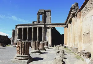Pompeii Basilica Interior Drucke: View from the interior onto the podium of the basilica