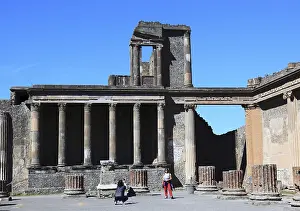 Ancient Italian Architecture Drucke: View from the interior onto the podium of the basilica