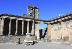 Pompeii Basilica Interior Drucke: View from the interior onto the podium of the basilica