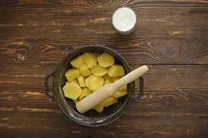 High Angle Food Photography Drucke: Top view of a kitchen table with boiled potatoes in a pot