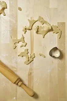 Top View Image Drucke: Top view of kitchen table with rests and cuts of cookie dough