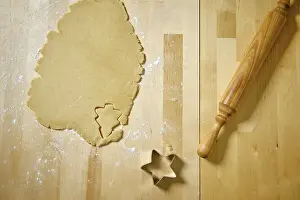 Homemade Cookies Drucke: Top view of kitchen table with rolled out cookie dough