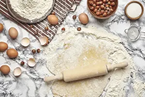 Kitchen Utensil Detail View Drucke: Top view of a kitchenware and baking ingredients on a marble table background