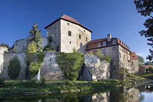 Central European Castles Drucke: View of the medieval moated castle of Kapellendorf in Thuringia