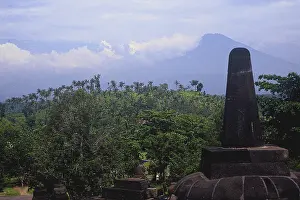 Indonesian Sacred Building Drucke: View of the Merapi volcano from the Borobudur temple complex