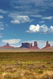 US America Natural Environment Drucke: View of Monument Valley, cloudy sky