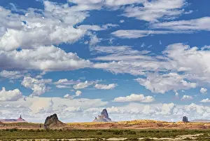 US American Desert Landscapes Drucke: View of Monument Valley, cloudy sky